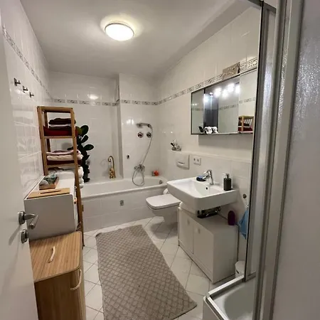 Helle In Top Lage Mit Balkon - Zentral An S-bahn Und Messe Apartamento
